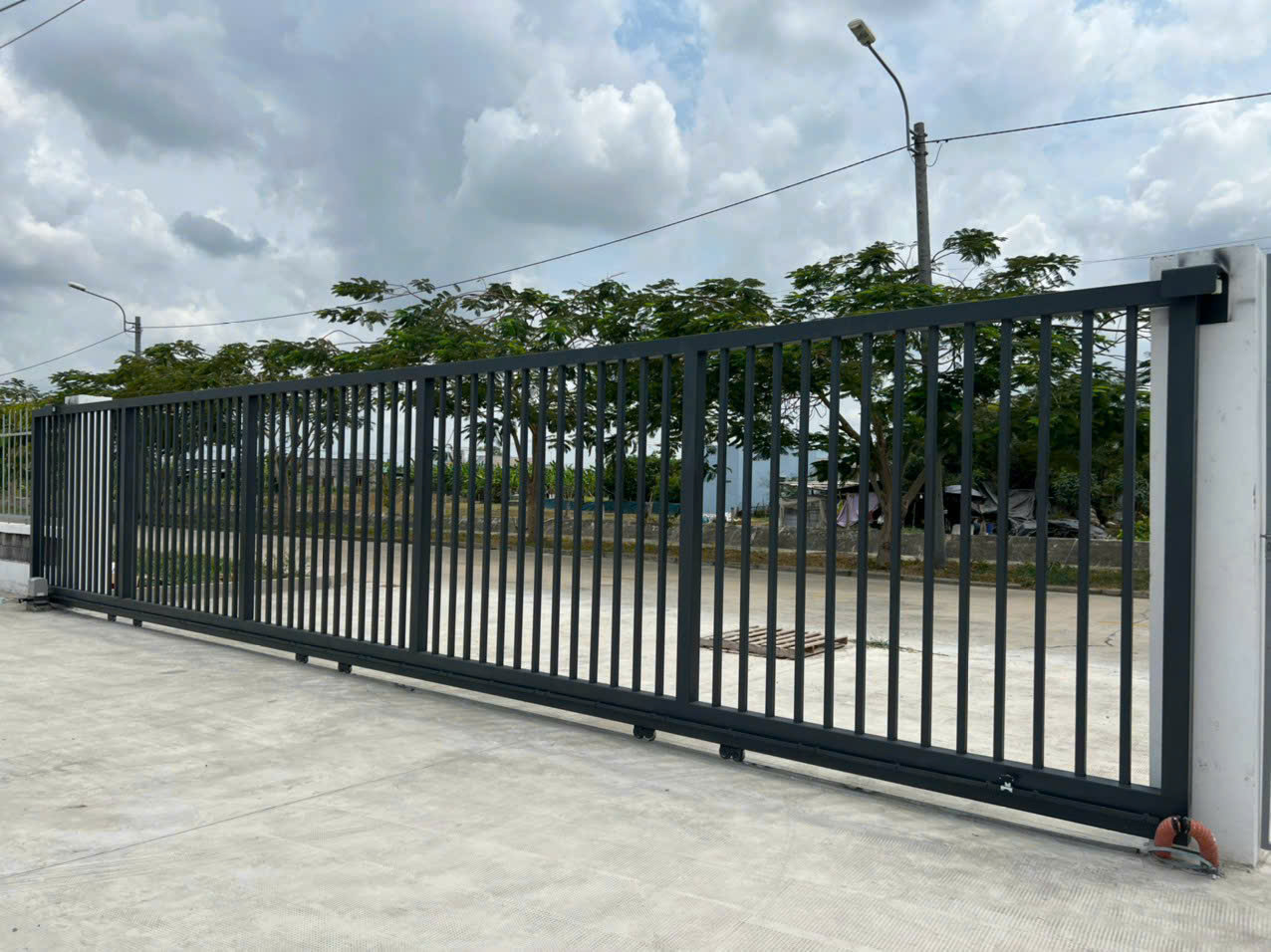 Cổng trượt sắt tự động